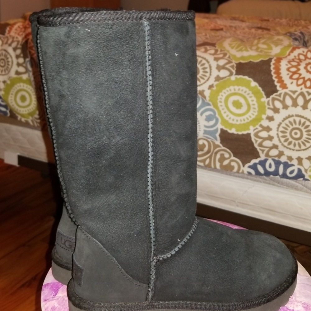 Basic Black Uggs - image 3